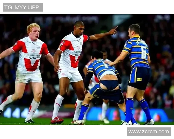 足球明星意外砸东西瞬间曝光引发热议网友纷纷评论搞笑场面令人捧腹